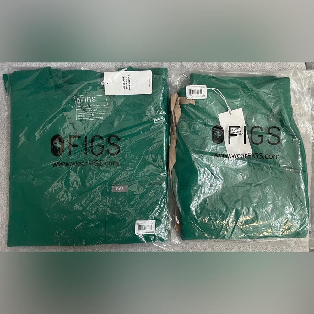 NWT Figs Indocyanine Green Scrub Set
